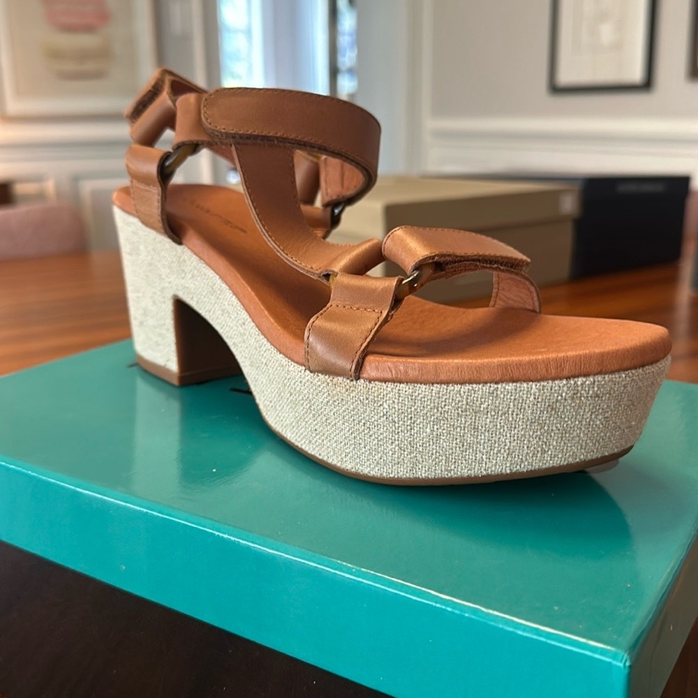 CHOCOLAT BLU Gilory Sandals- Whiskey Leather. NEW WITH TAGS